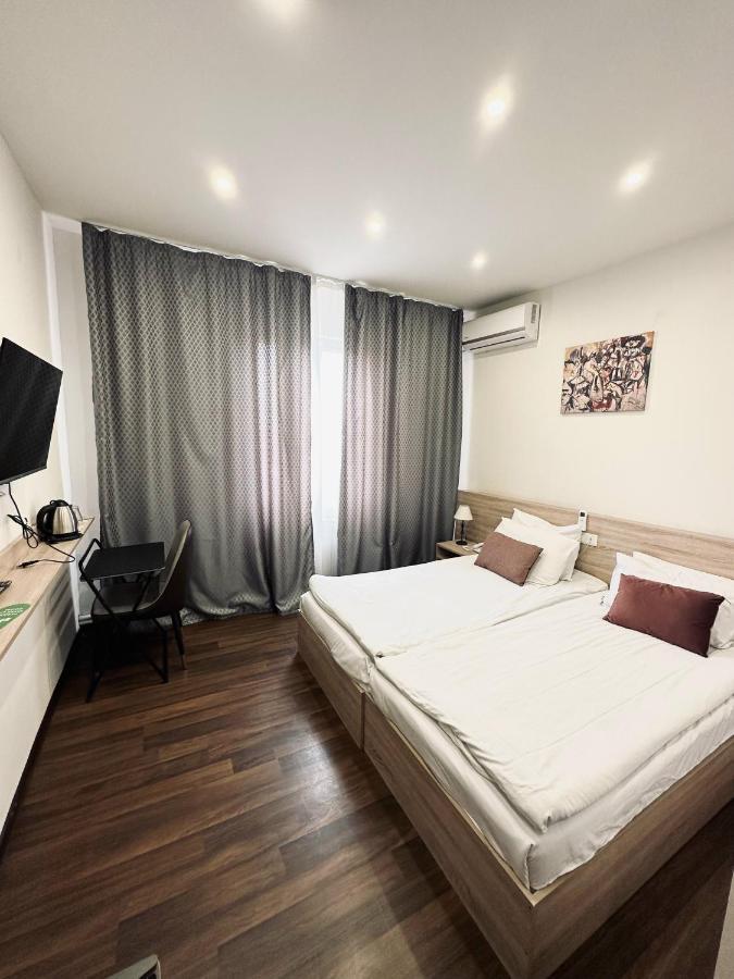 NAVA Hotel Jerevan Buitenkant foto