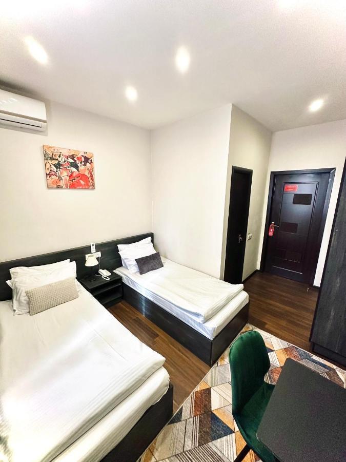 NAVA Hotel Jerevan Buitenkant foto